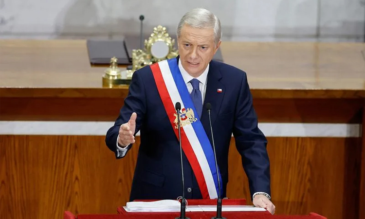 Chilean government abandons zero-deficit plan after protests