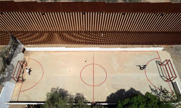 US expects to finish wall along Mexican border by late 2027
