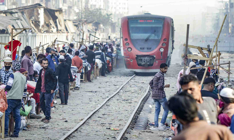 Illegal establishments on railway land evicted in Gaibandha