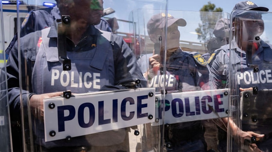 Gunmen shoot dead 12 near Johannesburg: S.African police