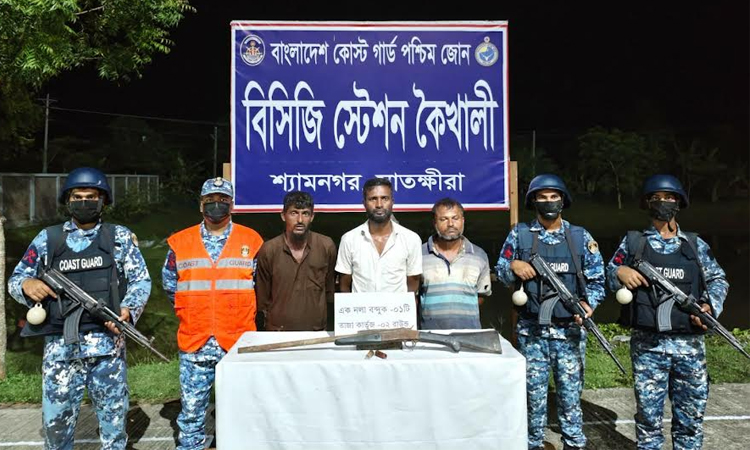 Three members of 'Jonab Bahini' held with arms in Sundarbans