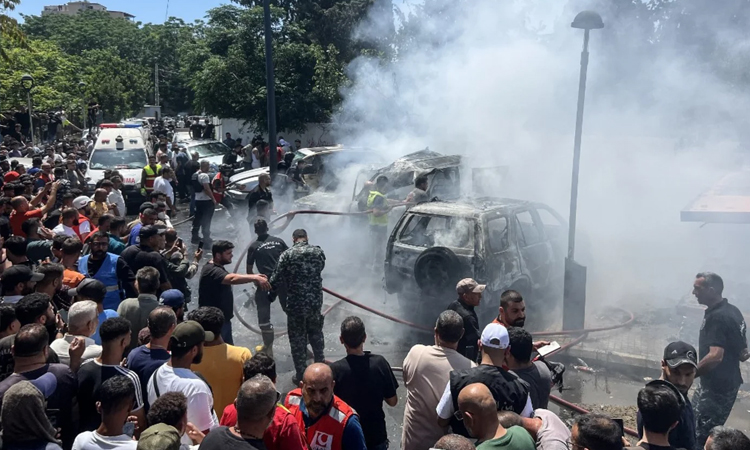 Kuwait temporarily closes airspace after Iranian attacks