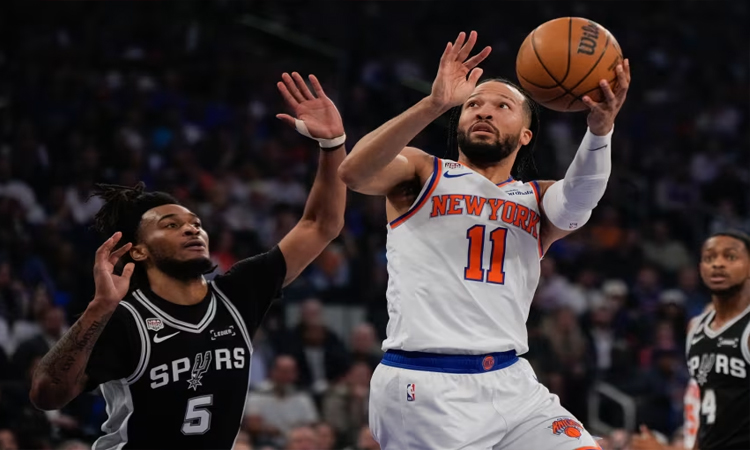 Knicks stage epic comeback to beat Spurs, one win from NBA title