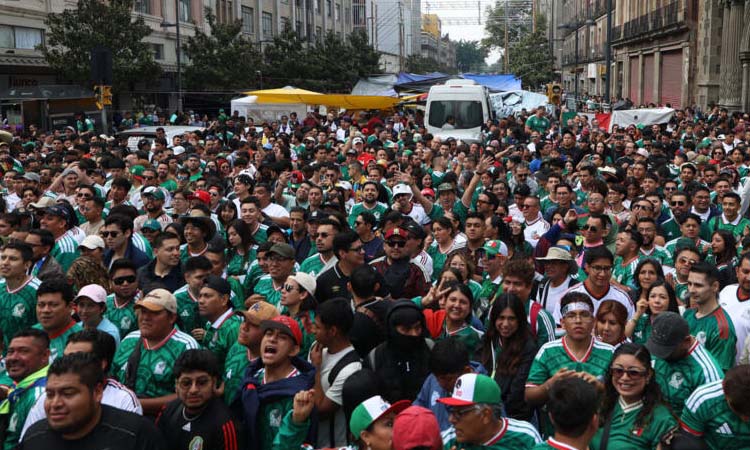 Scuffles at Mexico's World Cup fan zone as thousands jostle for entry