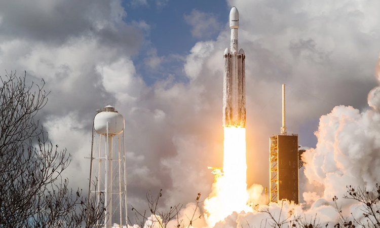 SpaceX launches Falcon 9 rocket minutes ahead of IPO