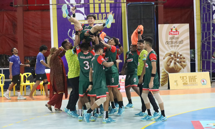 Bangladesh reach semi-finals in style
