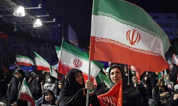 Dozens protest peace deal outside Iran foreign ministry: media