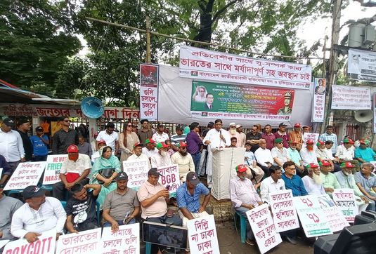 Muktijoddha Dal stages human chain protest against push-ins by India