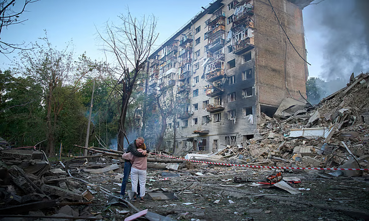 Missile attack hits Kyiv: AFP reporter