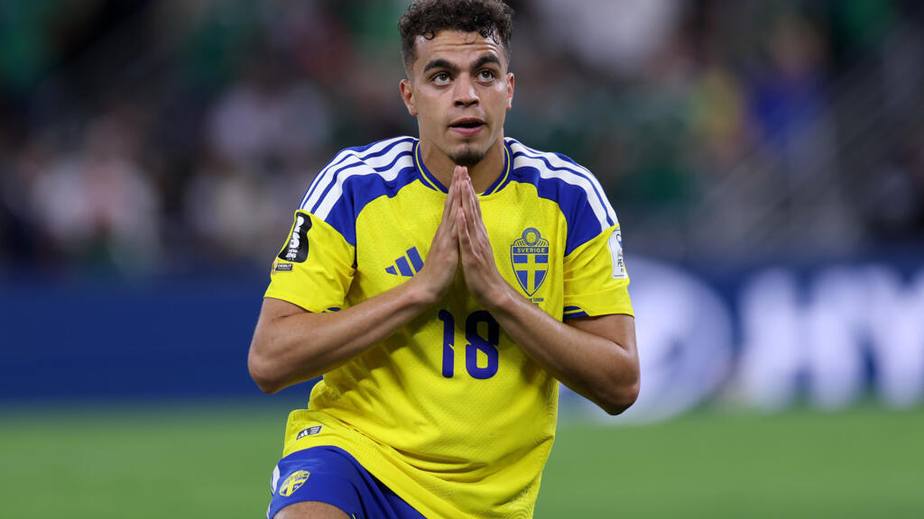 Sweden demolish Tunisia 5-1 to seize control of World Cup group