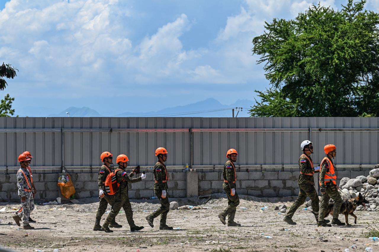 6.2 magnitude quake strikes off southern Philippines