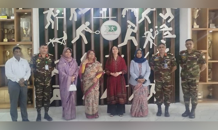 Zaima Rahman visits BKSP, plays football with women players