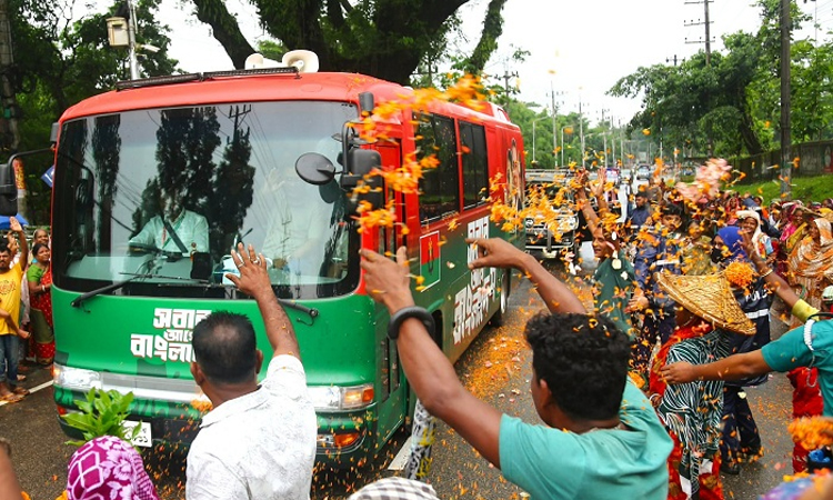 Tea garden workers welcome PM with flower petals in Sylhet