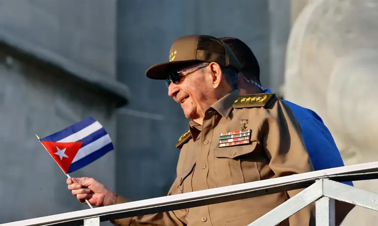 Castro gives crucial backing to Cuba reforms