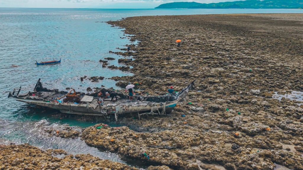 Deadly Philippines quake turns seabed into shore