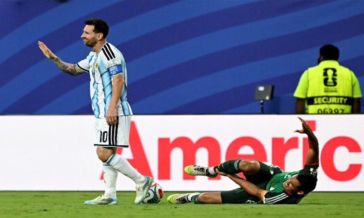 Algeria file complaint over referee's decision on Messi tackle