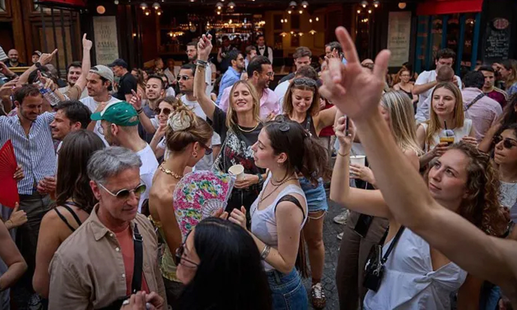 Red heat alert issued for third of France, alcohol banned at music festival