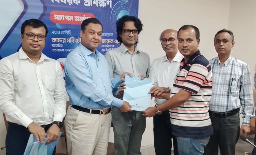 No alternative to objective journalism to restore public trust in media: Kader Gani
