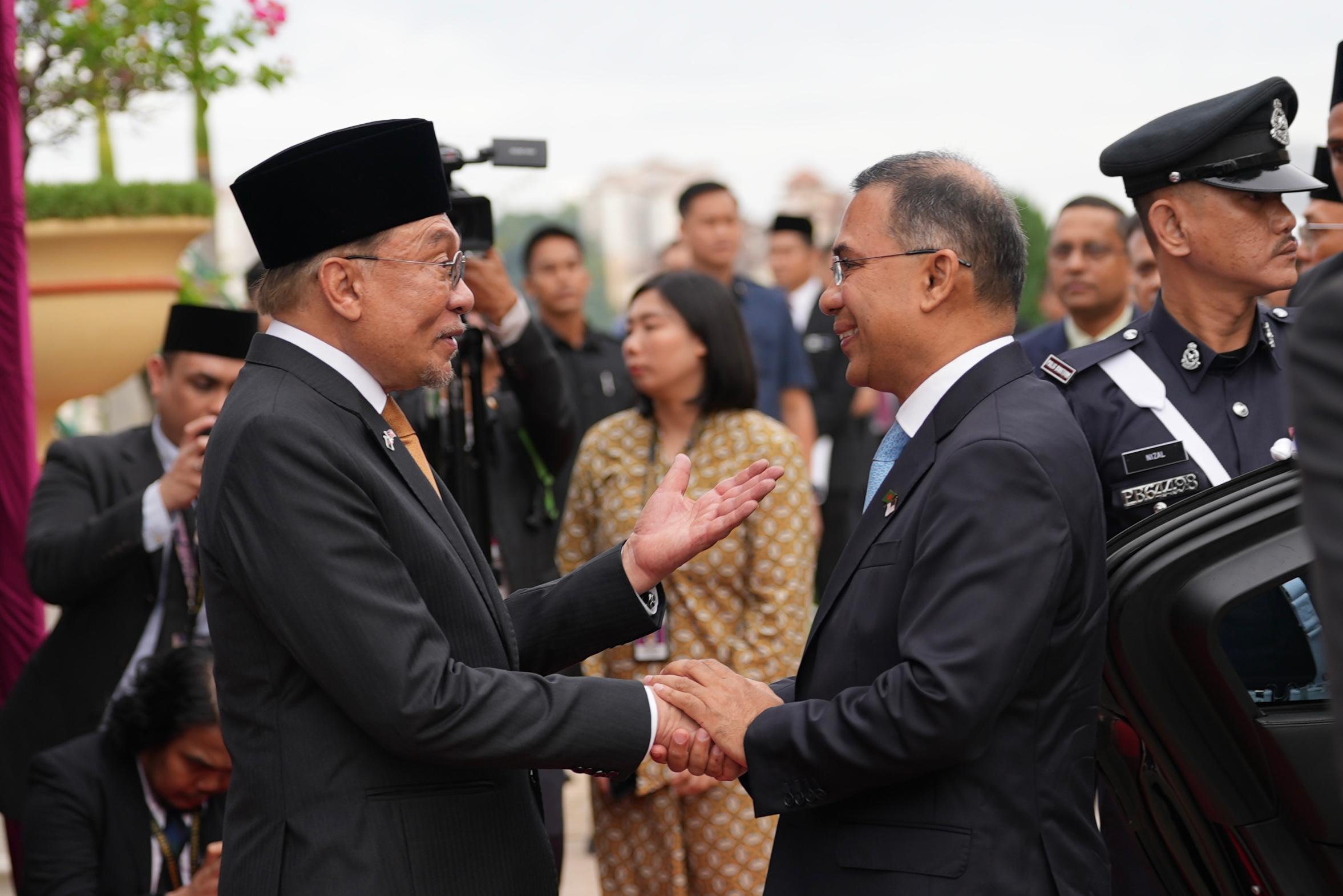 Tarique Rahman, Anwar Ibrahim hold one-to-one meeting