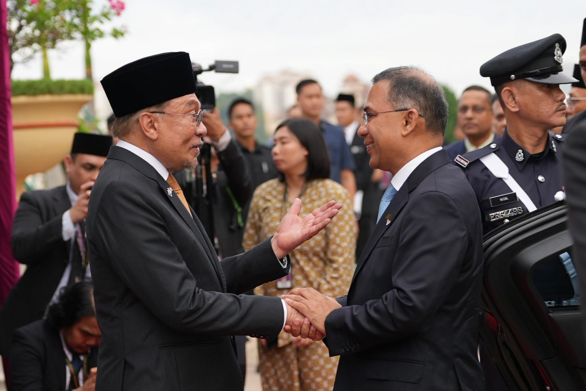 Tarique Rahman, Anwar Ibrahim hold one-to-one meeting 