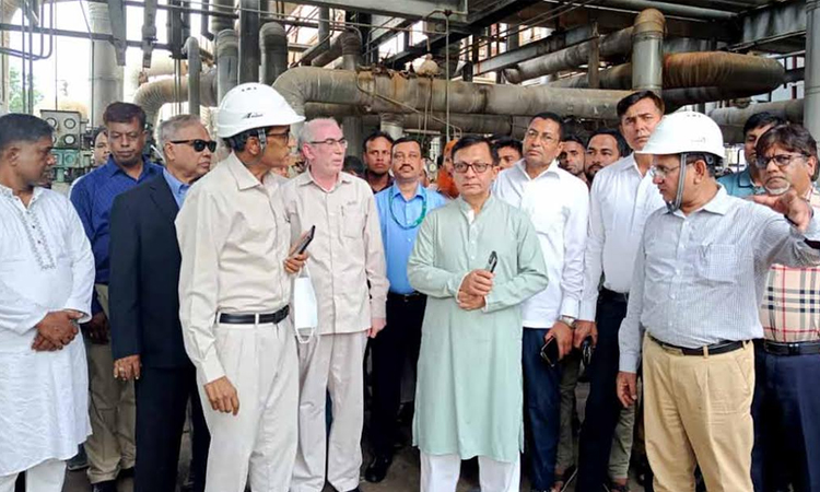 Govt to ensure uninterrupted production at KAFCO, modernize CUFL: Minister