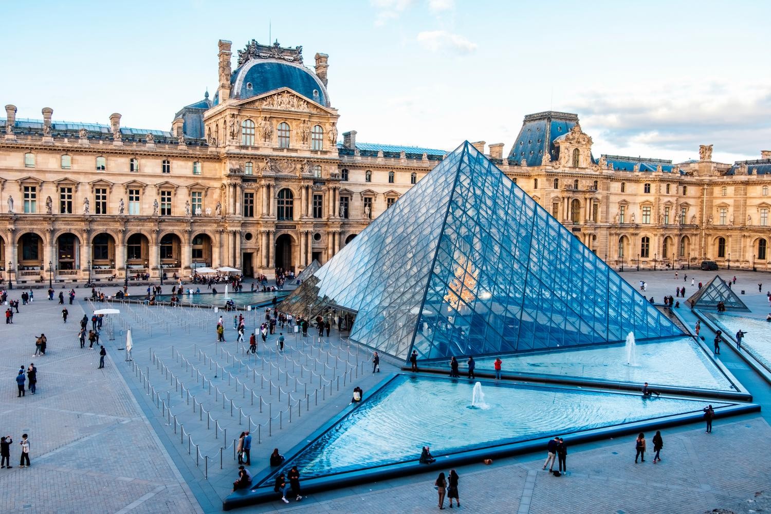 France's Louvre shortens hours due to heatwave