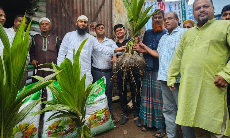 Saplings, fertilizer distributed among farmers in Barguna