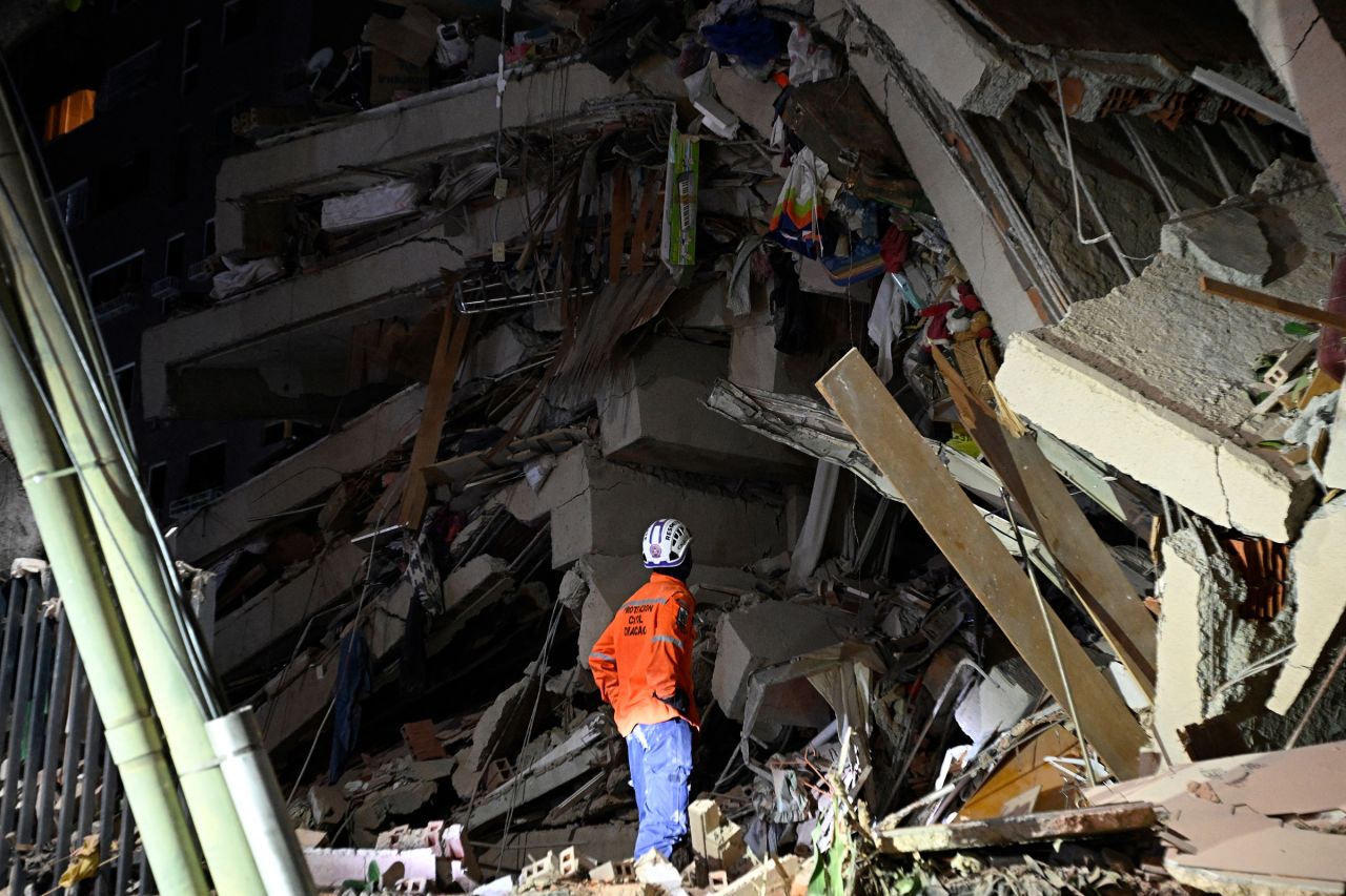 World reacts to deadly Venezuela quakes