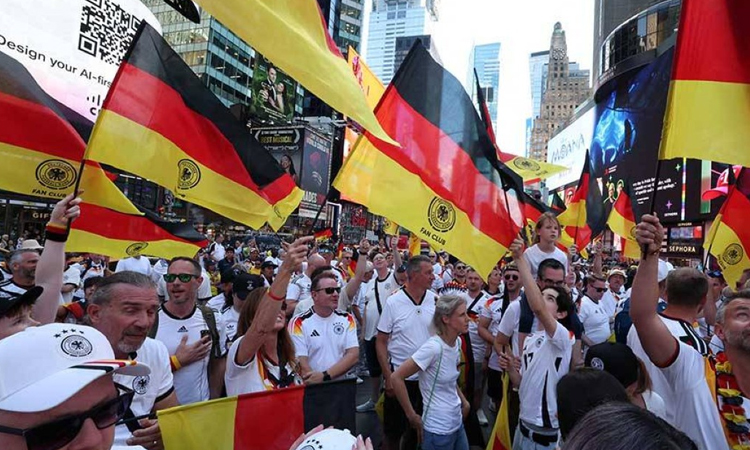 USA, Germany in control as Dutch eye World Cup knockouts