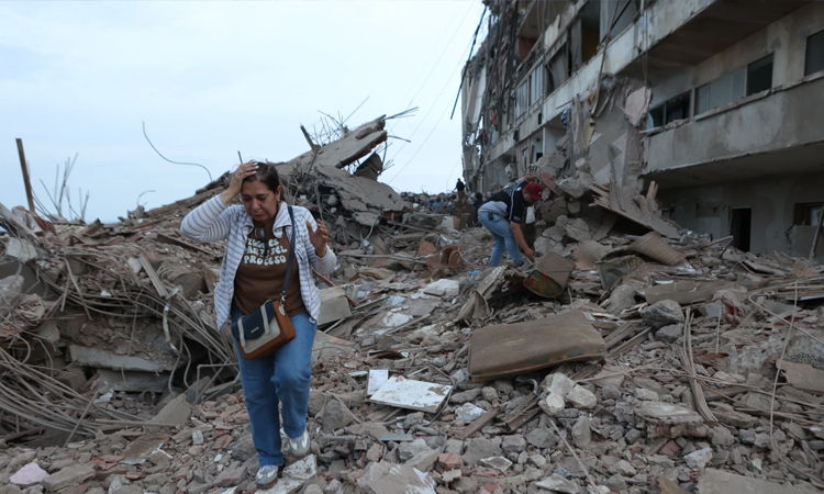 Venezuelans hunt for survivors after quakes kill at least 235