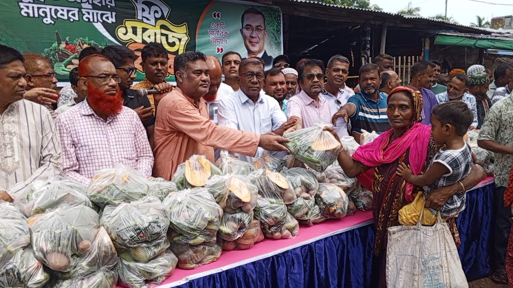 BNP distributes free vegetables among destitute in Satkhira