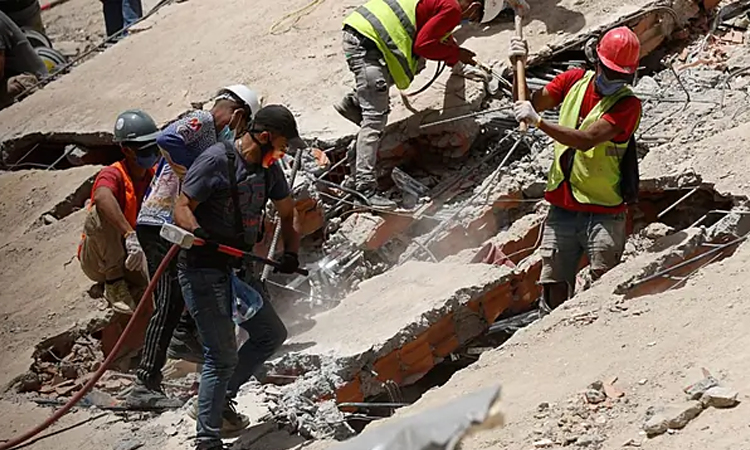 Venezuela earthquakes toll rises to 920: official