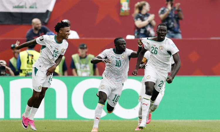Gueye double keeps Senegal's World Cup hopes alive