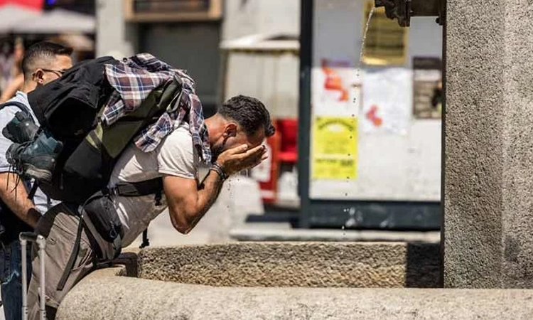 Records tumble as European heatwave moves east