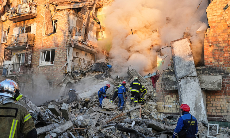 Ukraine, Russia airstrikes kill 5, wound dozens