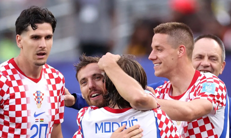 Croatia battle past Ghana to sew up World Cup Last 32 spot
