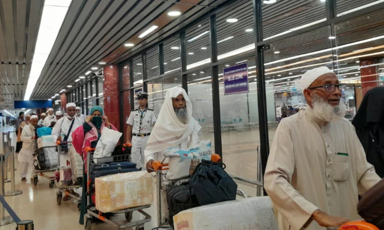 70,943 Bangladeshi Hajis return home