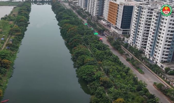 Govt steps up efforts to tackle waterlogging in Dhaka