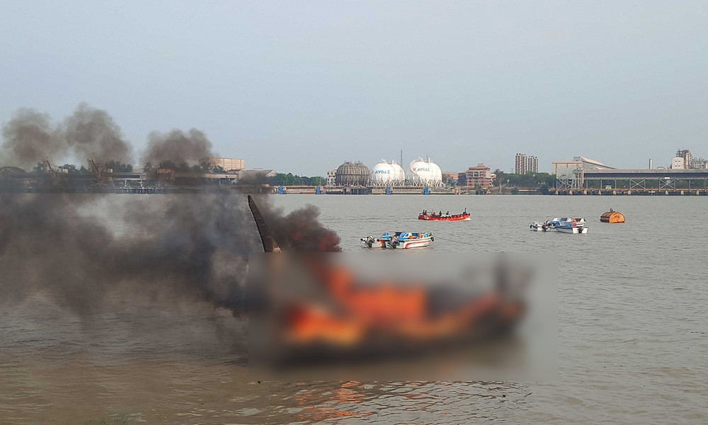 Six burned in fishing trawler explosion on Karnaphuli river