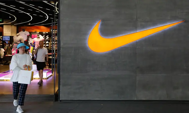 Tepid outlook weighs on Nike despite tariff refund boost