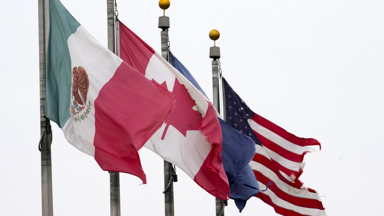North America trade pact talks to blow past renewal deadline
