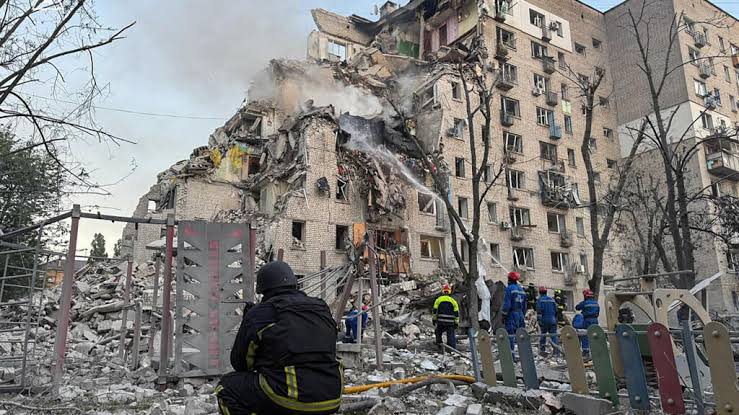 Deadly Russian barrage pounds Ukraine capital