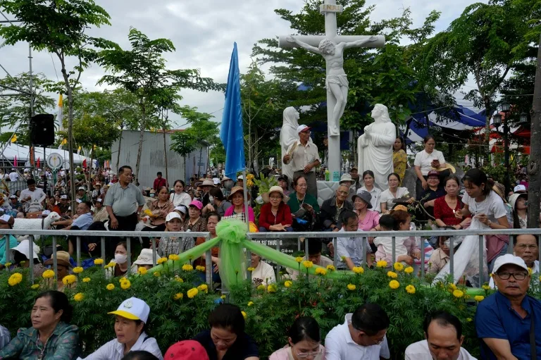 Papal envoy presides over first Vietnam beatification rite