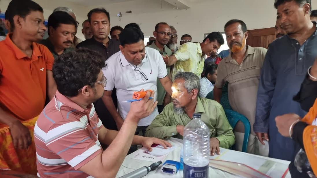 Free eye care camp benefits 3,000 patients in Khulna