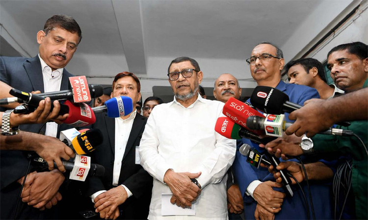 Shakhawat asks hospitals not to discharge dengue patient before full recovery