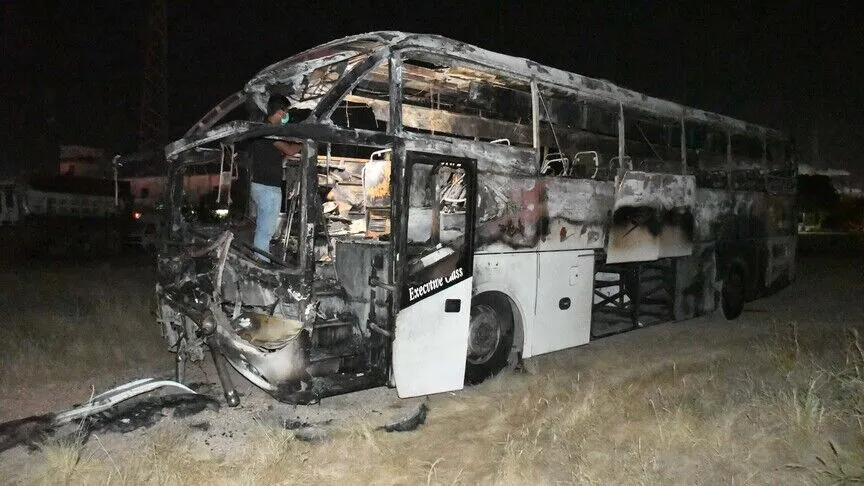 40 dead after bus falls into ravine in Pakistan