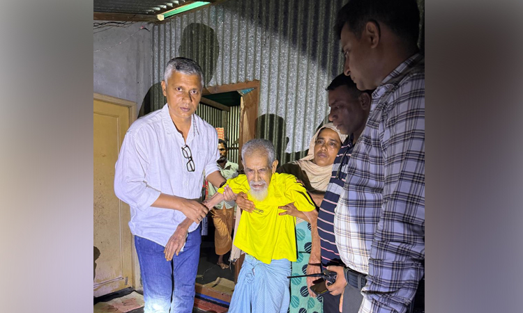Tuku takes responsibility for abandoned centenarian in Tangail