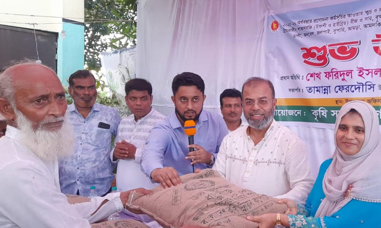 Free seeds, fertilizers, trees among farmers in Bagerhat  
