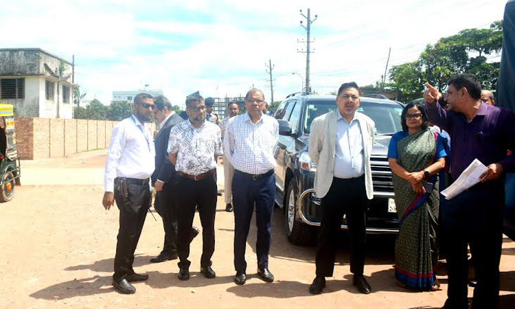 Cabinet Secretary inspects Khulna shipyard road widening project