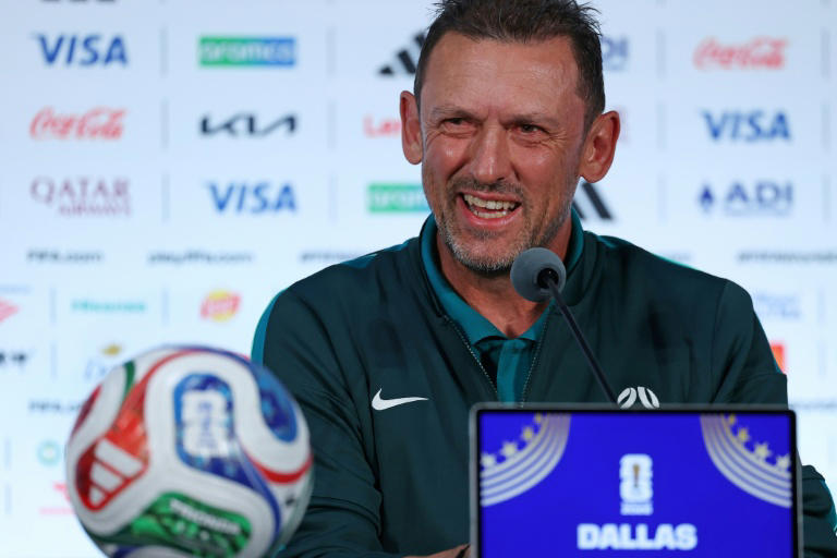 Australia stand by under-fire Popovic after World Cup exit